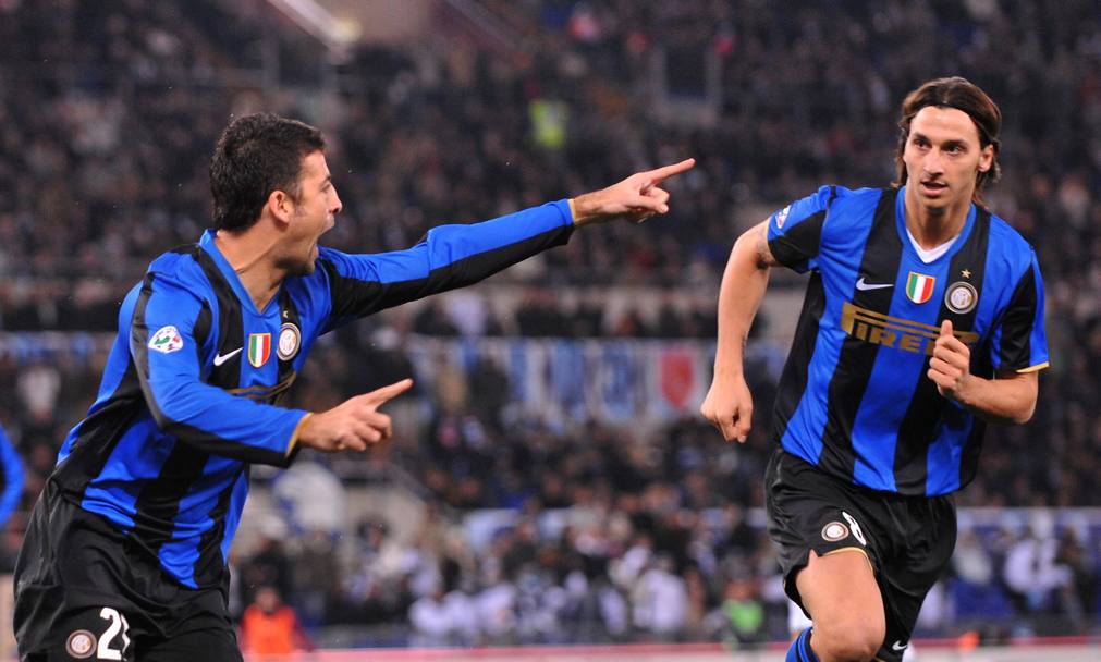 6 dicembre 2008. Il gol alla Lazio e l&#39;abbraccio a Zlatan Ibrahimovic. Afp